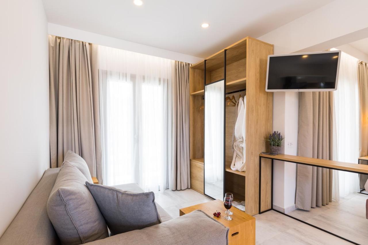 V Luxury Suites Kanálion エクステリア 写真
