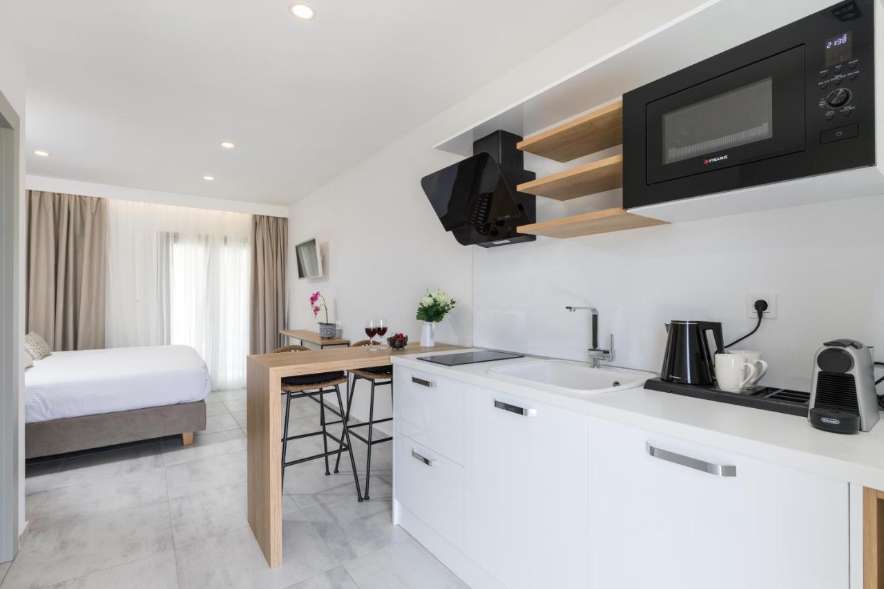V Luxury Suites Kanálion エクステリア 写真